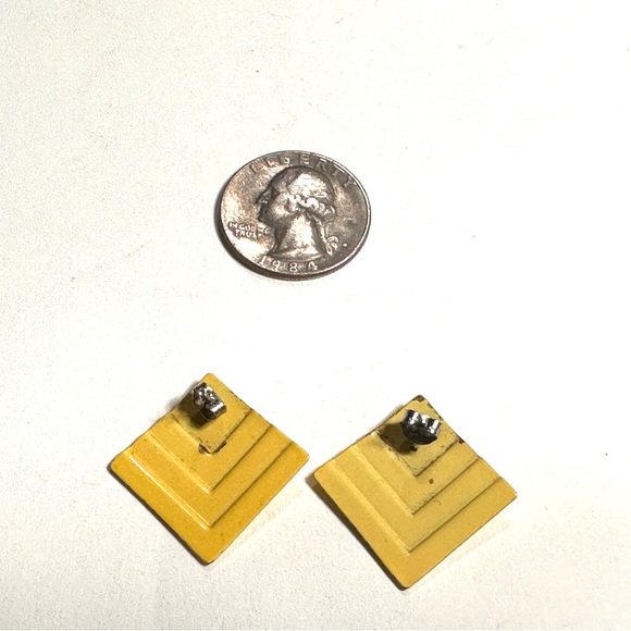 Vintage Solid Yellow Earrings Square with Chevron Shapes Pierced Ears Retro Look - Picture 4 of 4